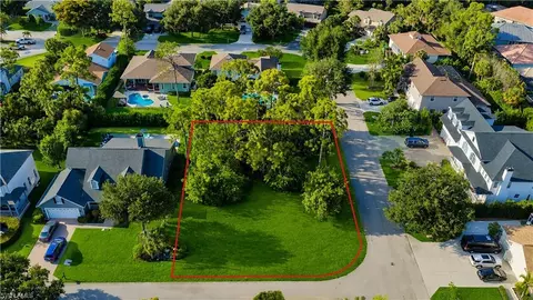 527 Carpenter Ct, Naples, FL 34110 photo 5