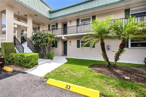 600 Valley Stream Dr #D3, Naples, FL 34113