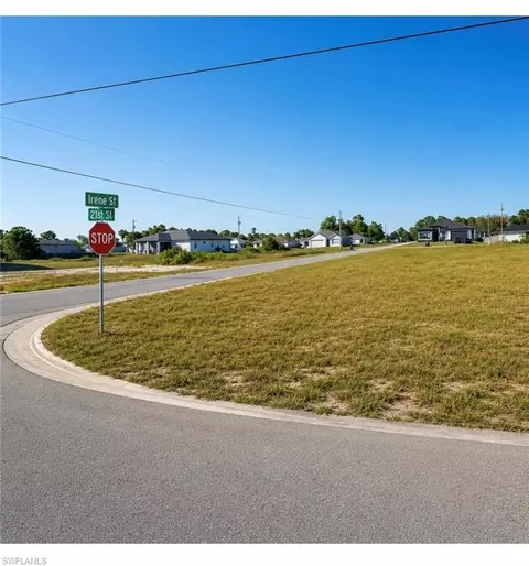 2912 21st St SW, Lehigh Acres, FL 33976