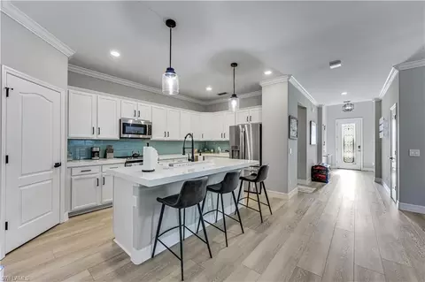 4331 Raffia Palm Cir, Naples, FL 34119
