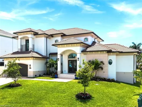 Exterior - 388 Pine Ave, Naples, FL 34108 photo 6 of 8