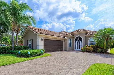 2271 Heydon Cir W, Naples, FL 34120