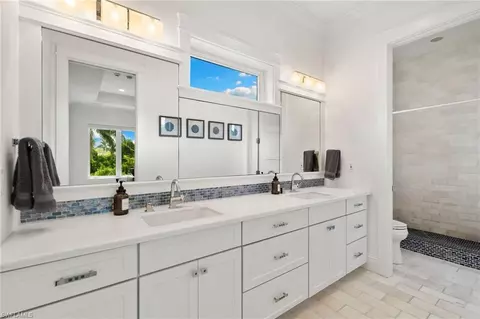Bath - 615 Binnacle Dr, Naples, FL 34103 photo 4 of 4