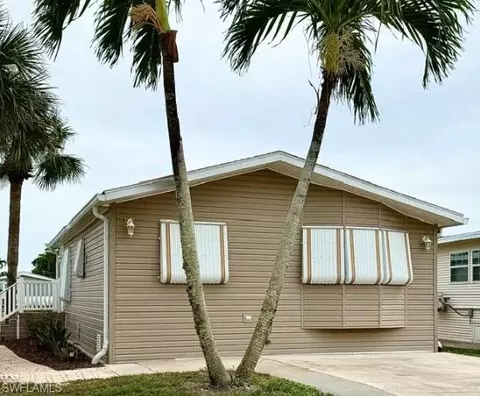 396 Leopard Ln #396, Naples, FL 34114
