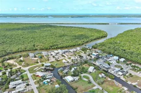112 Cardinal Ct, Everglades City, FL 34139