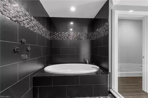 Bath - 9882 Campbell Cir, Naples, FL 34109 photo 3 of 4