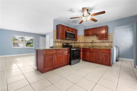 5369 Broward St, Naples, FL 34113