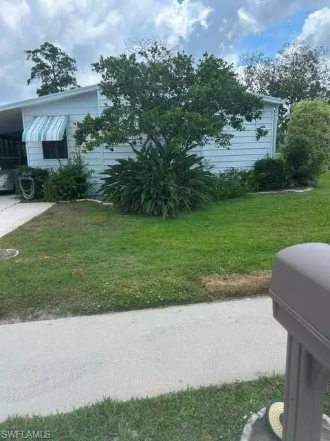 706 Charlemagne Blvd, Naples, FL 34112