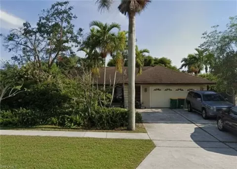 240 Nottingham Dr, Naples, FL 34109