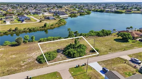 527 NW 24th Ter, Cape Coral, FL 33993
