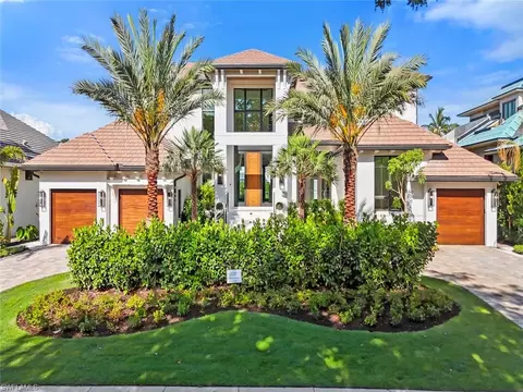 1707 3rd St S, Naples, FL 34102