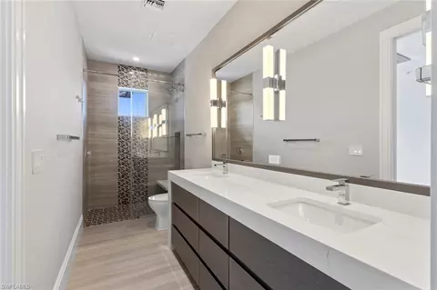 Bath - 1707 3rd St S, Naples, FL 34102 photo 4 of 7