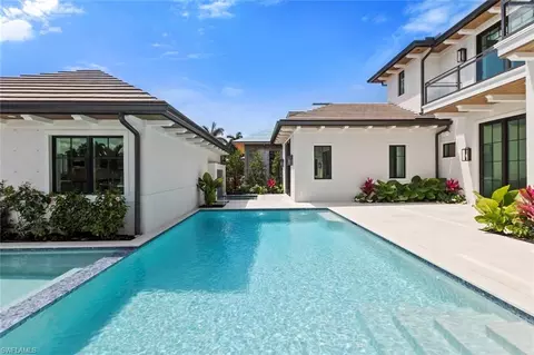 Exterior - 1707 3rd St S, Naples, FL 34102 photo 5 of 11