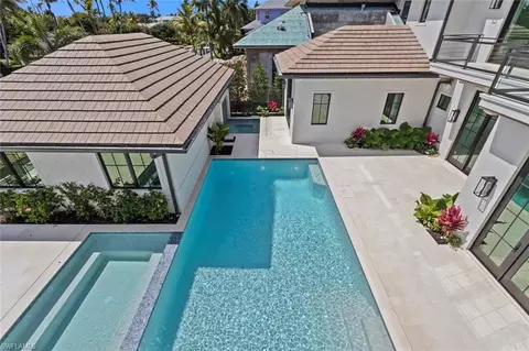 Exterior - 1707 3rd St S, Naples, FL 34102 photo 6 of 11