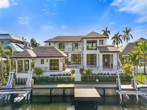 Exterior - 1707 3rd St S, Naples, FL 34102 photo 10 of 11