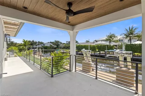 Exterior - 1707 3rd St S, Naples, FL 34102 photo 4 of 11