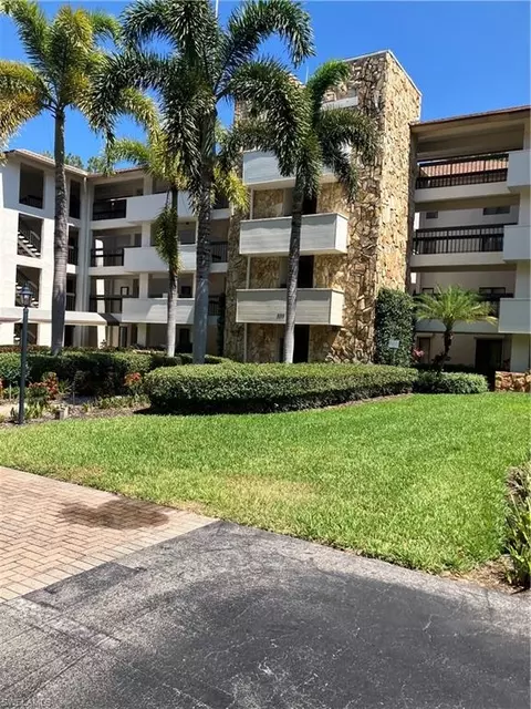 200 Wyndemere Way #B402, Naples, FL 34105
