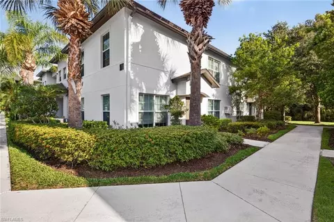 9076 Gervais Cir #410, Naples, FL 34120