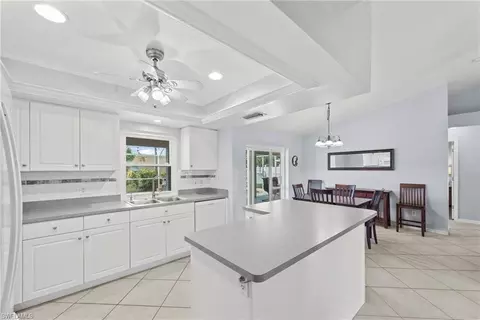 618 SE 15th Ter, Cape Coral, FL 33990