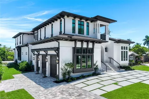1690 Chesapeake Ave, Naples, FL 34102