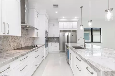 Kitchen - 3098 Pine Tree Dr, Naples, FL 34112 photo 3 of 4
