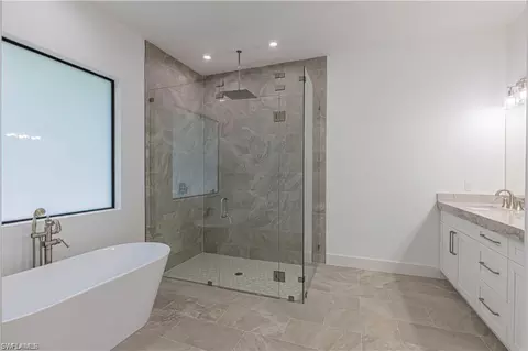 Bath - 3098 Pine Tree Dr, Naples, FL 34112 photo 3 of 5