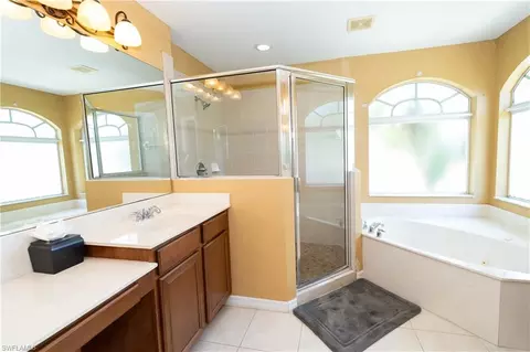 Bath - 2004 Par Dr, Naples, FL 34120 photo 2 of 2