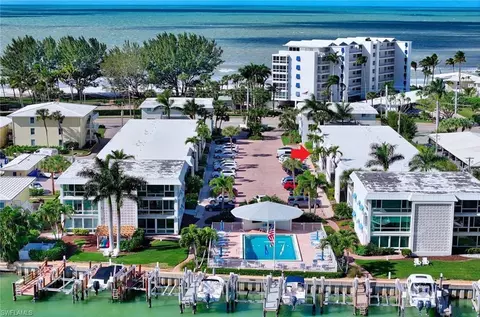 2100 Gulf Shore Blvd N #107, Naples, FL 34102