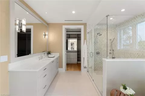 Bath - 3455 Gin Ln, Naples, FL 34102 photo 4 of 5