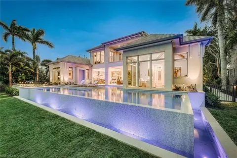 3455 Gin Ln, Naples, FL 34102