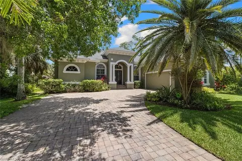 61 Constitution Dr, Naples, FL 34112