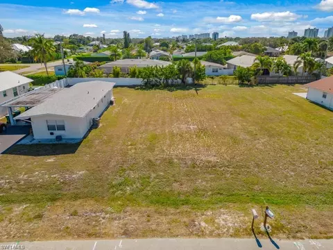 686 97th Ave N, Naples, FL 34108 photo 2