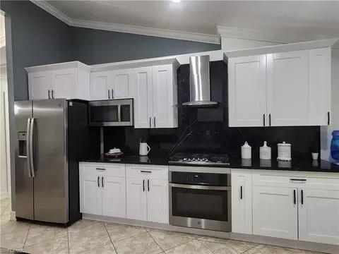 111 2nd St SE, Naples, FL 34117