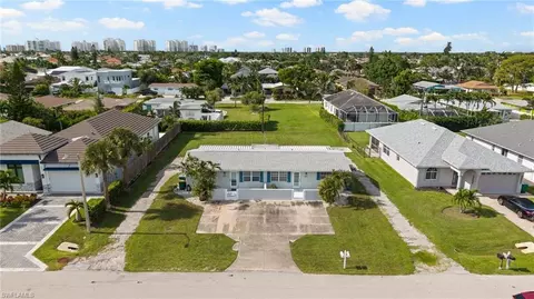 545 102nd Ave N, Naples, FL 34108