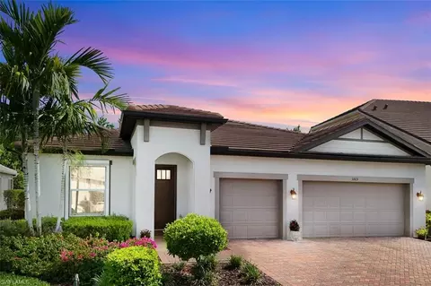 3865 Helmsman Dr, Naples, FL 34120