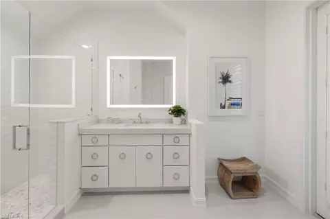 Bath - 950 8th St S, Naples, FL 34102 photo 2 of 2