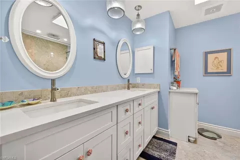 Bath - 4030 Crayton Rd #C2, Naples, FL 34103 photo 2 of 4