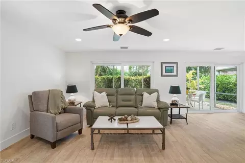 22 Kings Rd #A19, Naples, FL 34112