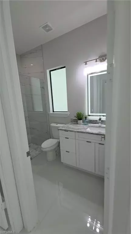 Bath - 563 15th St NW, Naples, FL 34120 photo 5 of 5