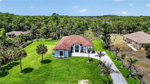 563 15th St NW, Naples, FL 34120