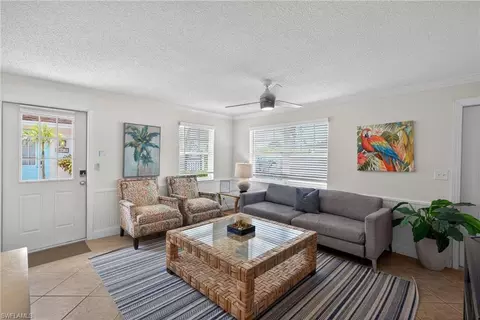 Living - 559 105th Ave N, Naples, FL 34108 photo 2 of 3