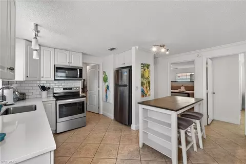 Kitchen - 559 105th Ave N, Naples, FL 34108 photo 3 of 3