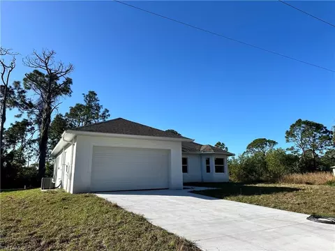 718 Chattman St E, Lehigh Acres, FL 33974