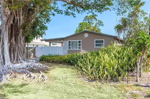 547 101st Ave N, Naples, FL 34108
