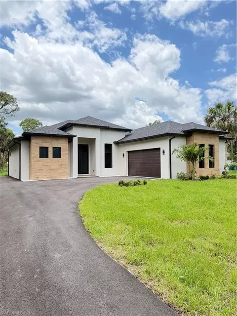 377 2nd St NE, Naples, FL 34120