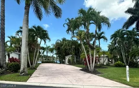 1404 Pearl Lake Pt, Naples, FL 34114
