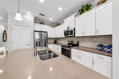 Kitchen - 6981 Avalon Cir #1208, Naples, FL 34112 photo 4 of 6