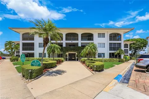 5 High Point Cir W #204, Naples, FL 34103