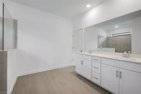 Bath - 19232 Gentry Pl, Estero, FL 33928 photo 1 of 3
