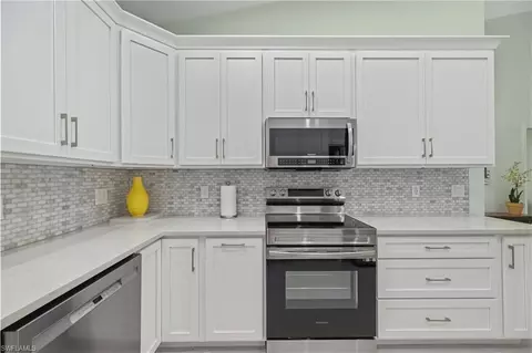 Kitchen - 657 Saint Andrews Blvd, Naples, FL 34113 photo 4 of 4